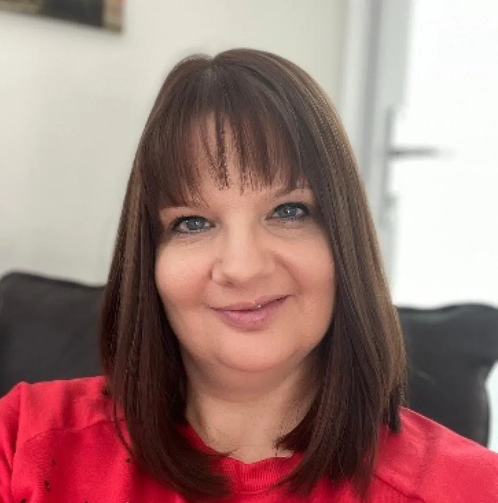 A photo of Lisa Reed.