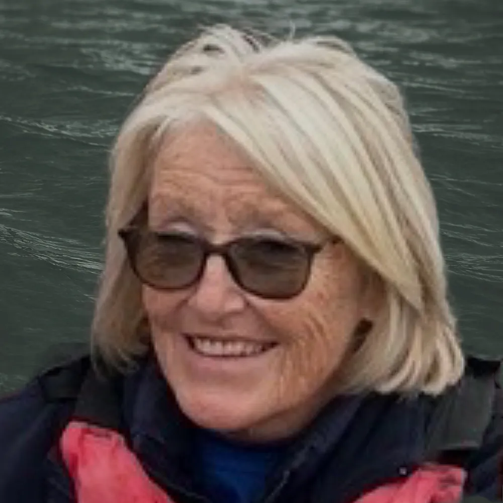 A photo of Tracey Hunter.